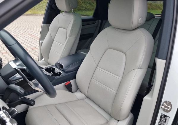 Porsche Cayenne cena 319900 przebieg: 51300, rok produkcji 2020 z Janów Lubelski małe 379